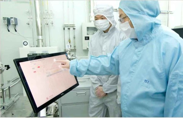 国内股票配资入门 全国先进工作者、复旦大学微电子学院院长张卫：引领产学研融合破局“中国芯”